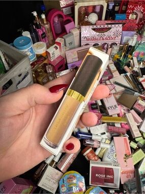 Laura Geller Concealer ONLY ONE
